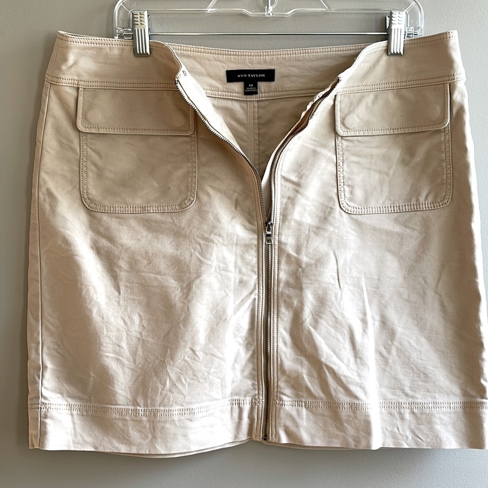 ANN TAYLOR Tan Polished cotton mini skirt with zip up front and snap pockets
